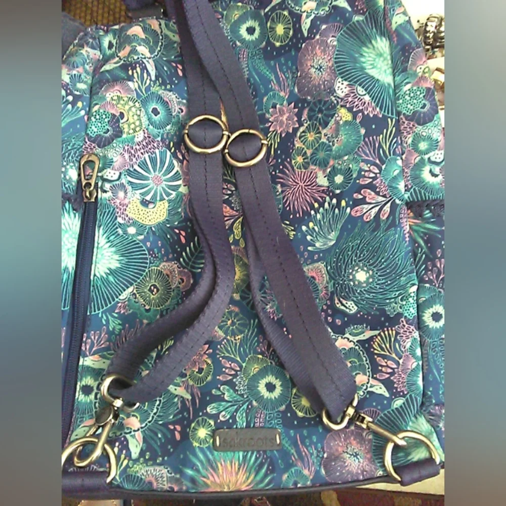 BNWOT SAKROOTS Floral Blue Backpack 5 OUTER PKTS ADJ. STRAPS (REG. SIZE) 15X13X5 - Picture 4 of 13